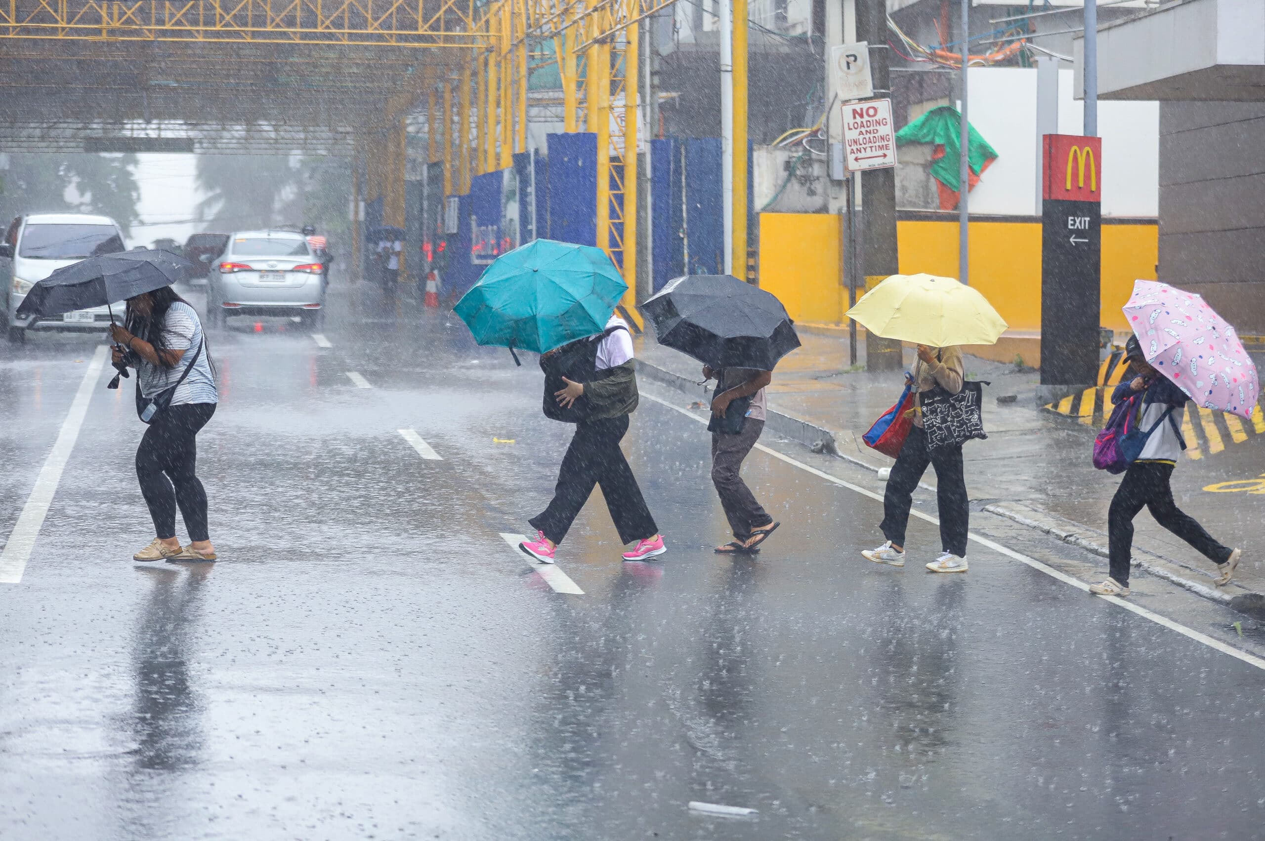Thunderstorms to bring heavy rain, strong winds to Metro Manila, Luzon