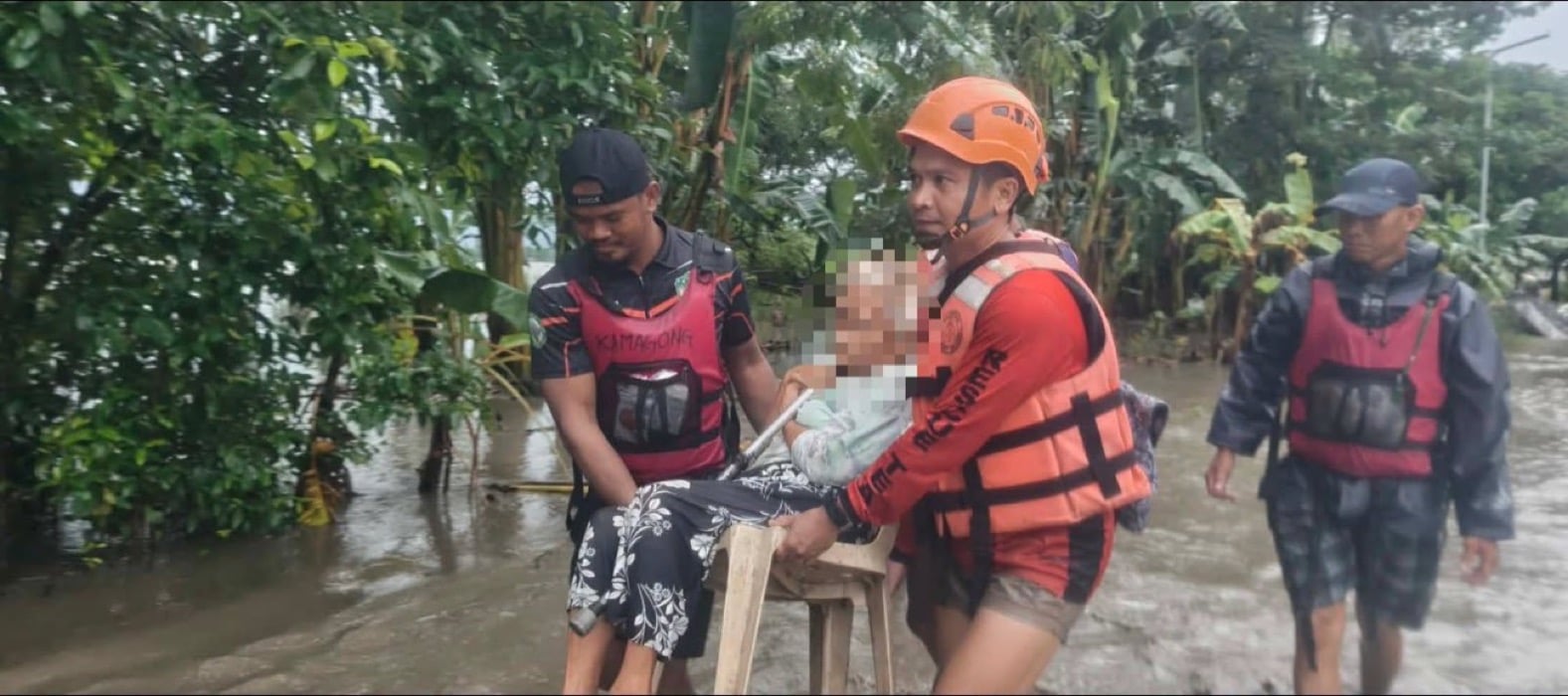 Coast Guard evacuates residents in Occidental Mindoro towns due to rains