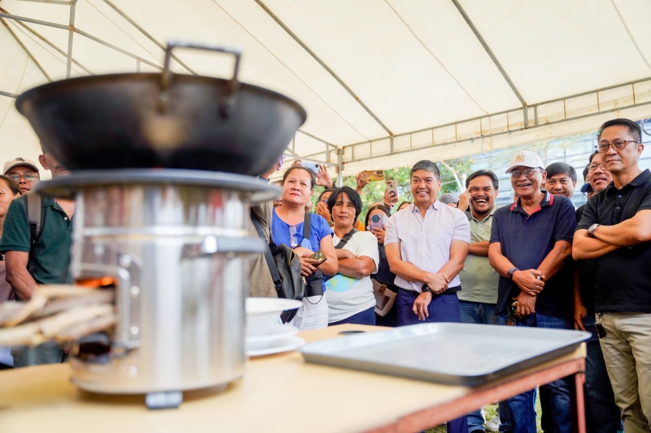 CamSur fights emissions, climate change with clean cookstoves