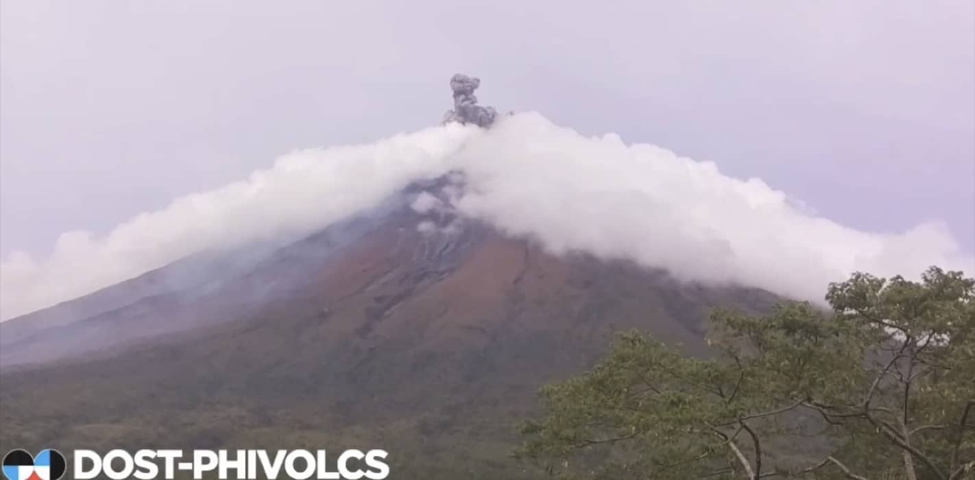 Weak ash explosion recorded over Mayon Volcano on Thursday morning