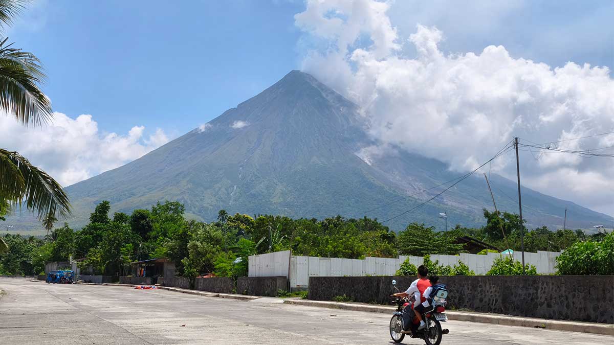 Mayon’s muddy flow raises lahar threat