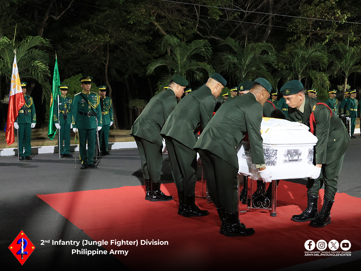 Army officer killed in Mindoro clash receives Gold Cross Medal