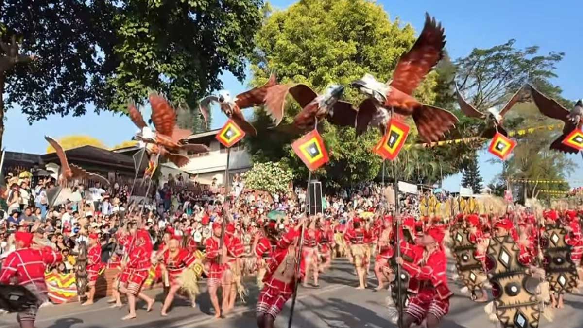 Crowds brave heat for Kaamulan Festival