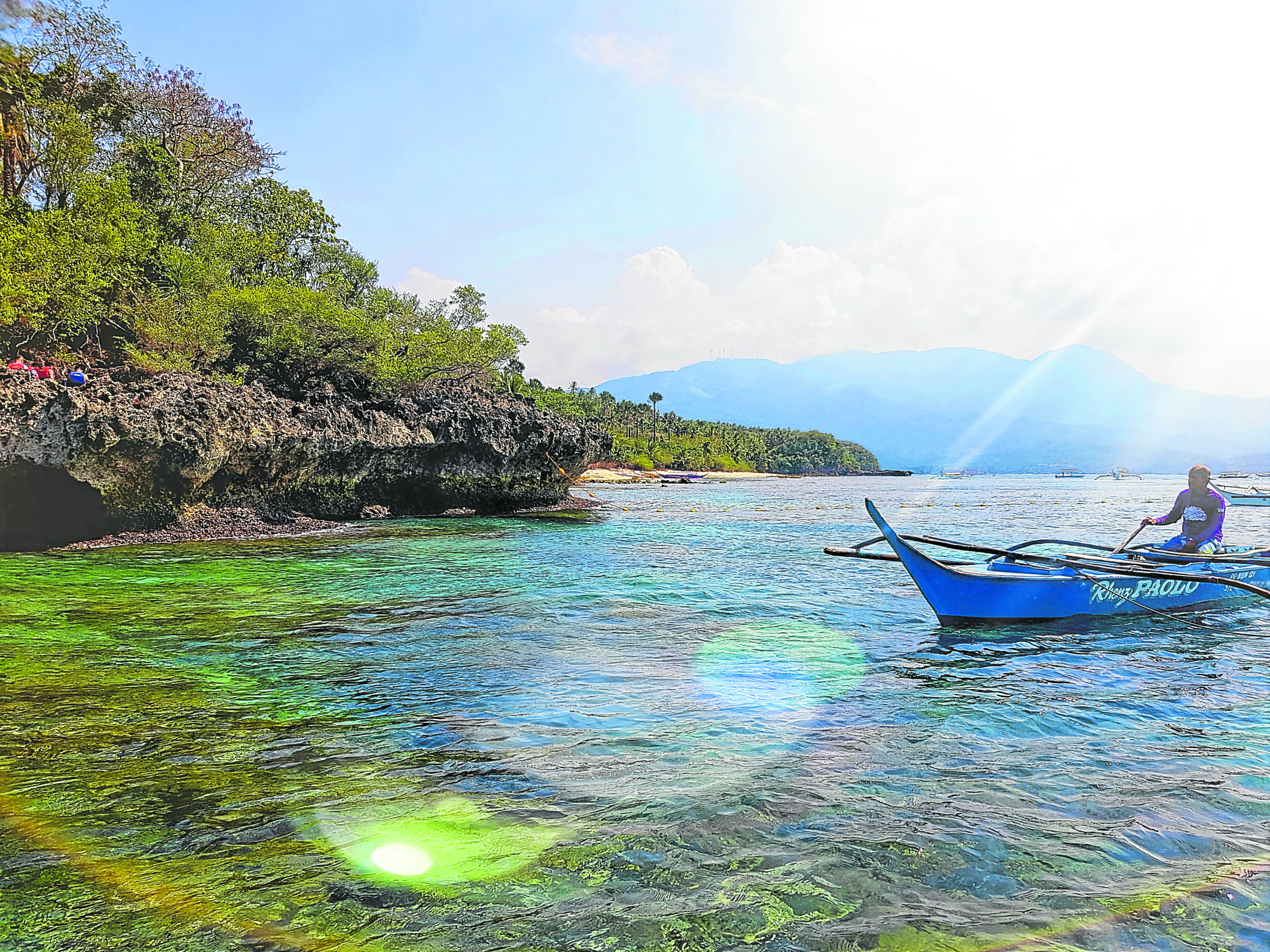 Puerto Galera cracks down on ferry ticket scalping amid tourist surge