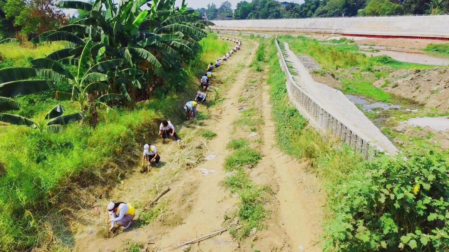 Multi-sector group plants 300 seedlings for Earth Month in Rizal