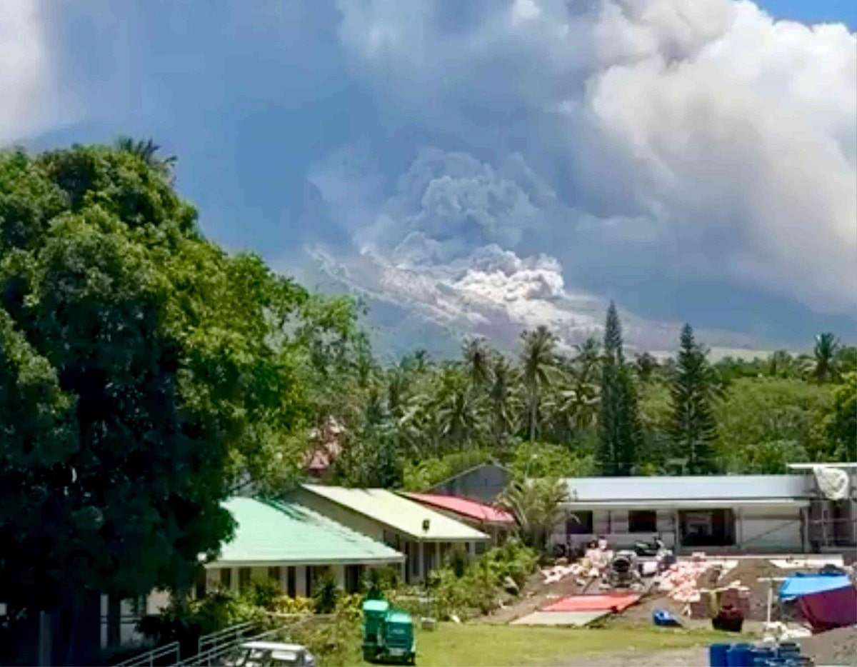 Light ashfall from Mayon hits Albay