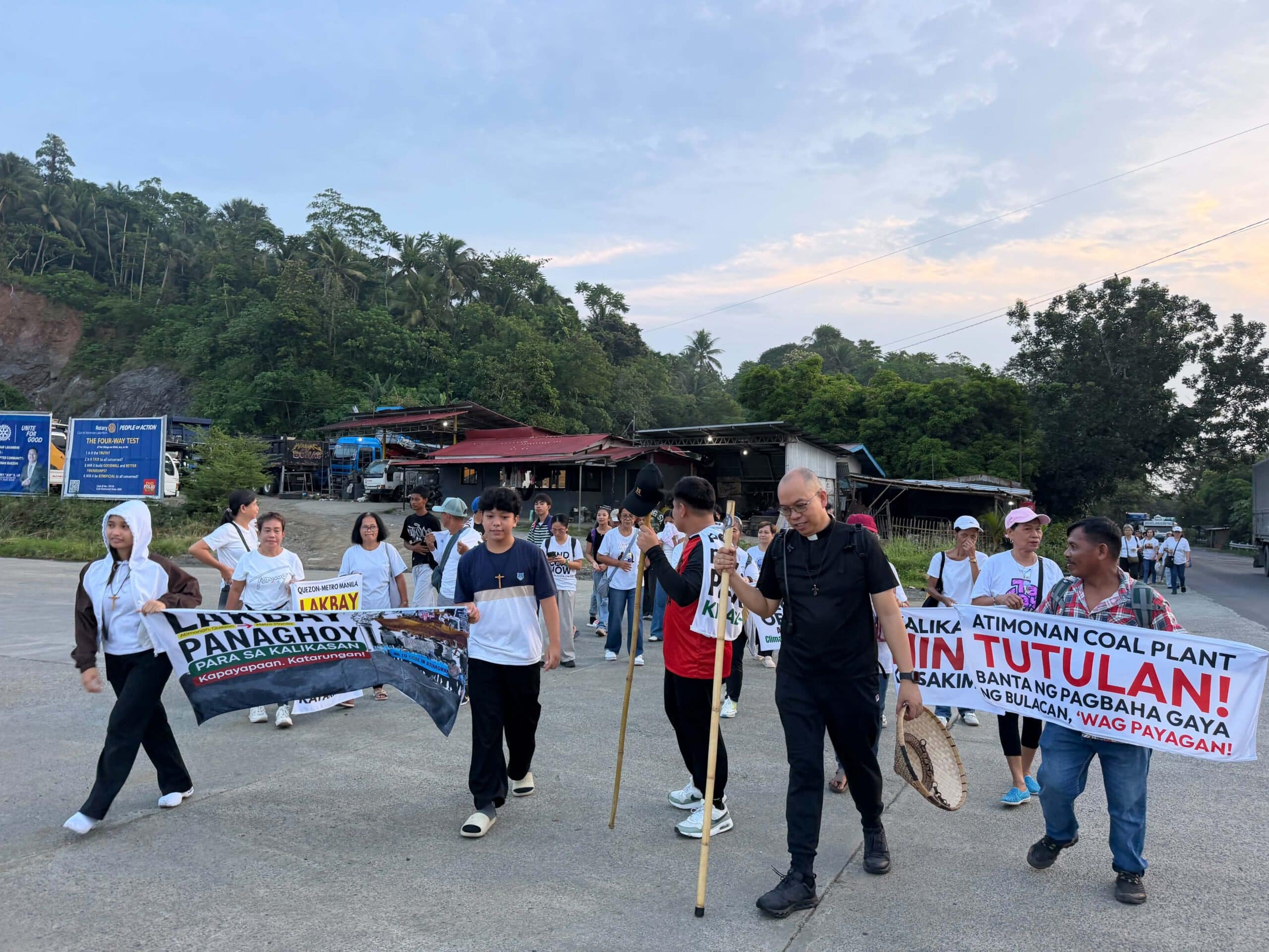 Priest, green warriors hike Quezon-Manila vs eco-destruction
