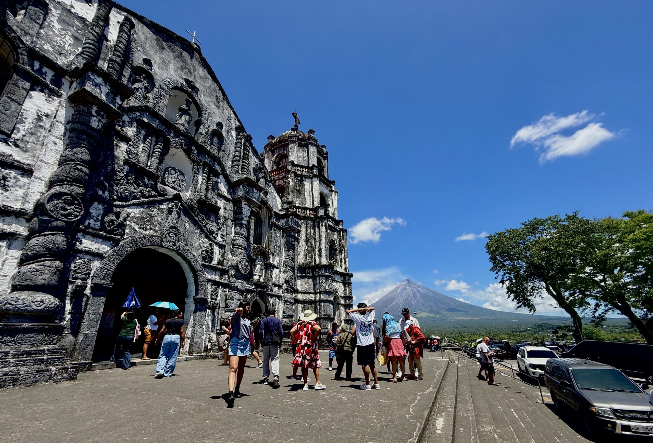 DOT reminds tourists: Stay outside Mayon danger zones