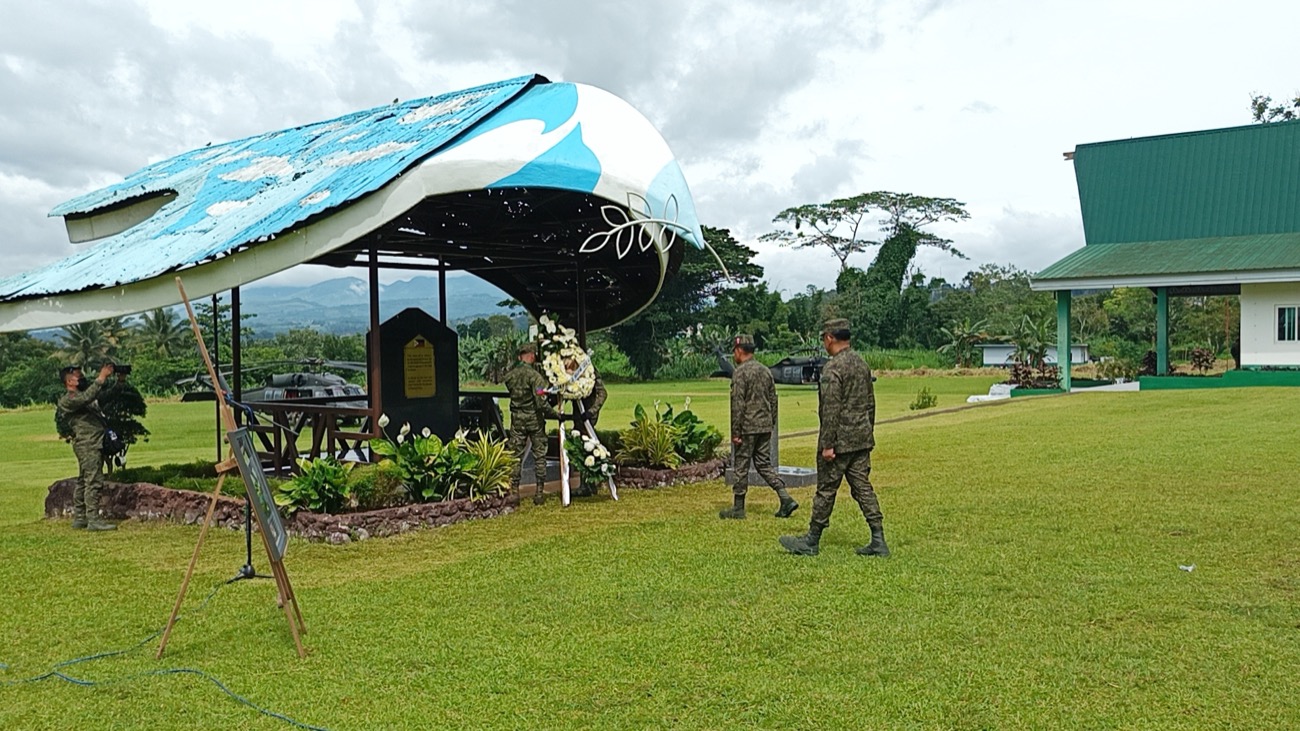 Romeo Brawner honors troops in Marawi in exit visit