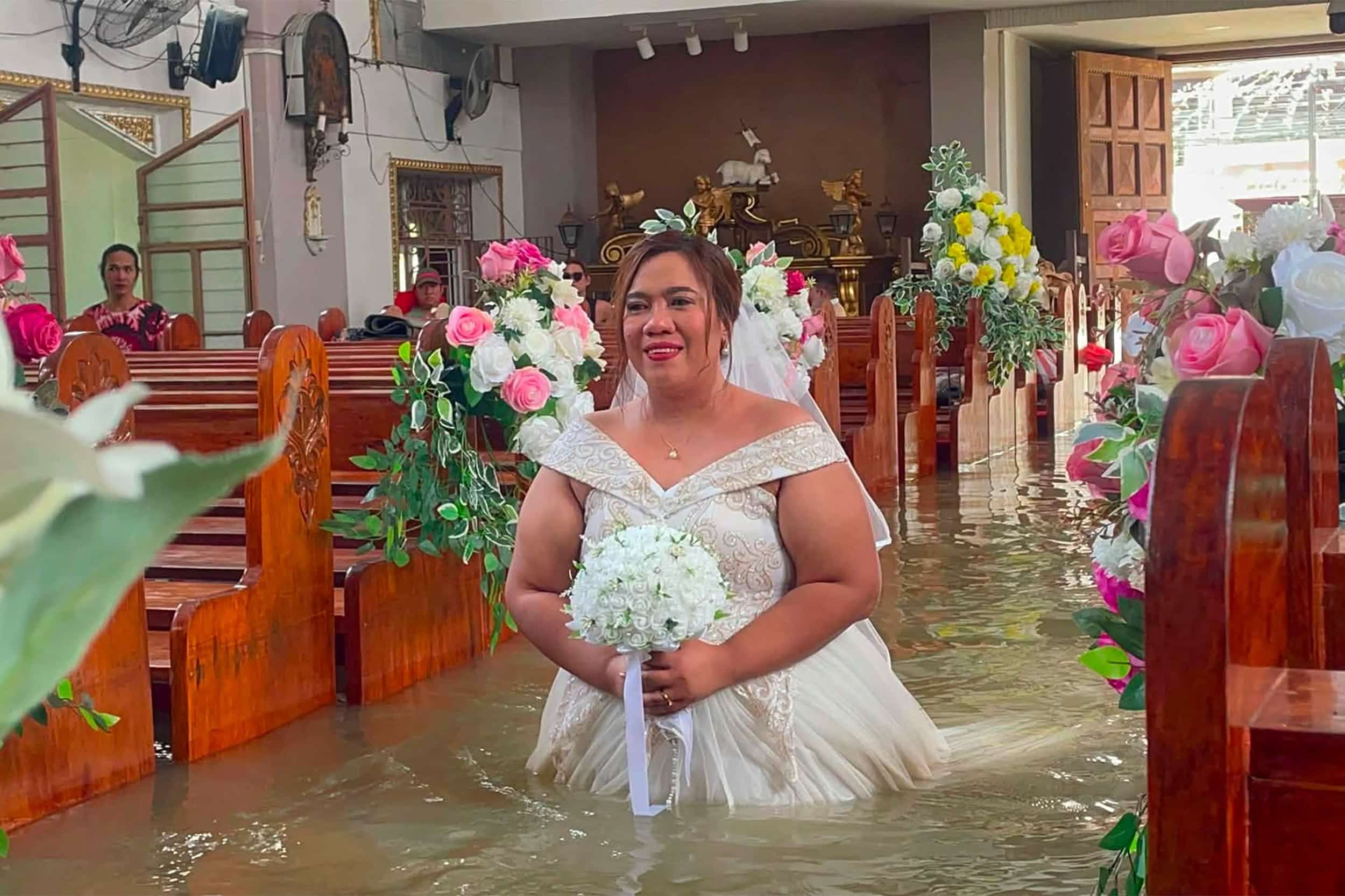 Filipino couple married in hip-deep floodwaters