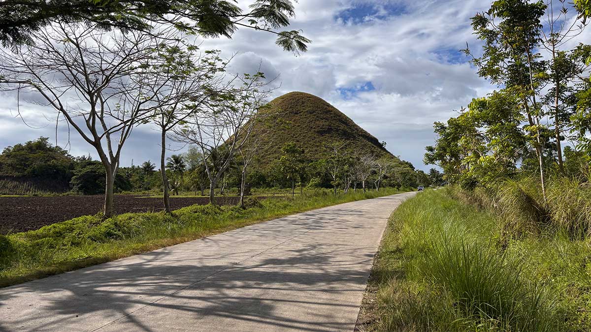 Bohol solon urges Congress to advance Chocolate Hills bill