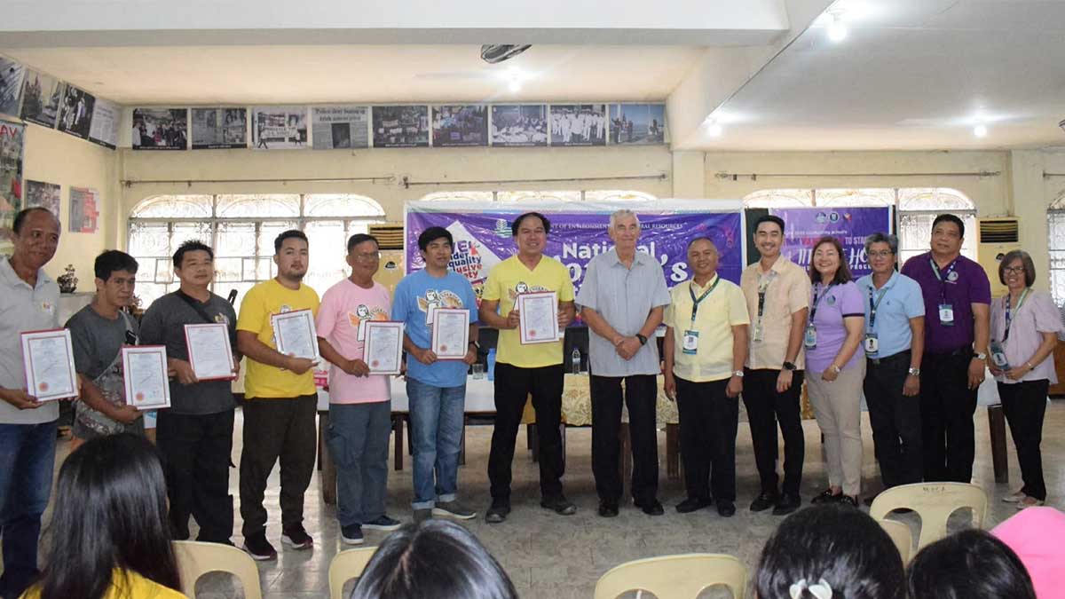 DENR awards land titles to 24 beneficiaries in Zambales