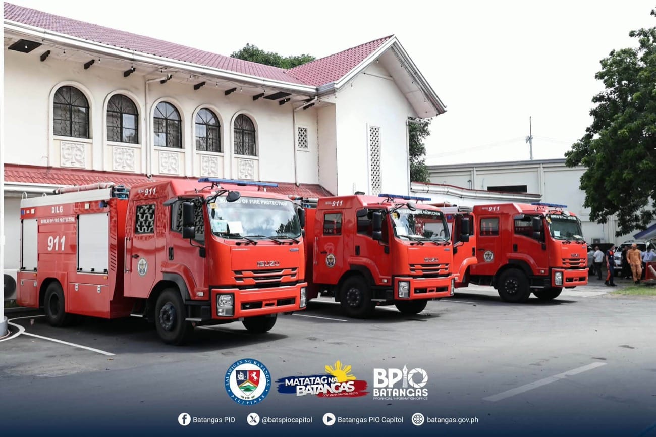 DILG turns over 3 fire trucks to Batangas province