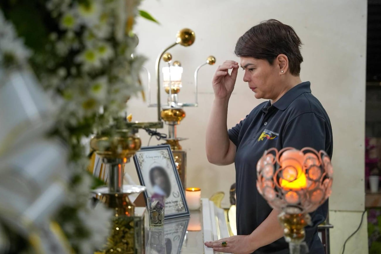 LOOK: Sara Duterte visits wake of Tacloban shooting victims