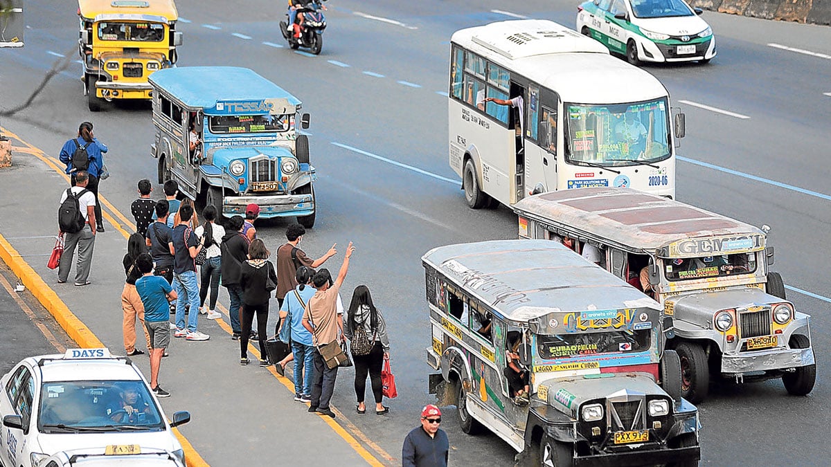 Jeepney drivers in gov’t service contracting to earn P1,800 daily — DOTr