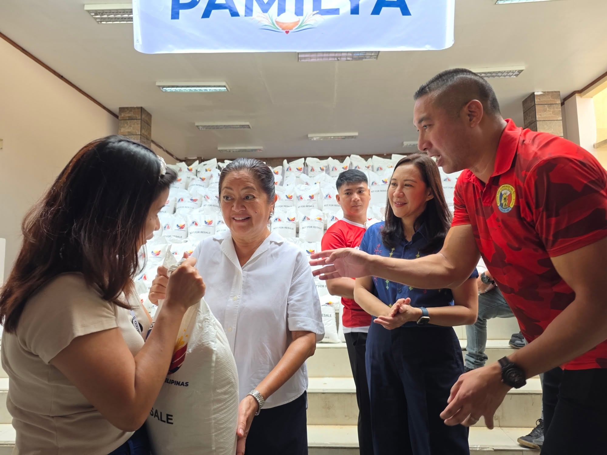 Liza Marcos leads rice aid drive for 1,200 vulnerable families in QC