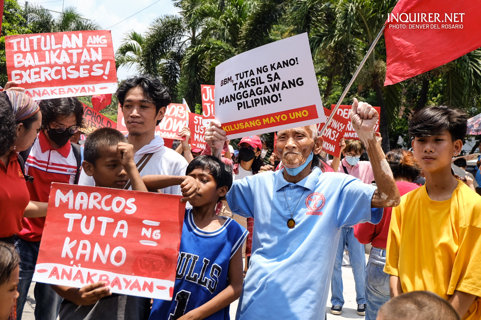Piston to hold caravan with remains of 1 of its former leaders Elmer Cordero