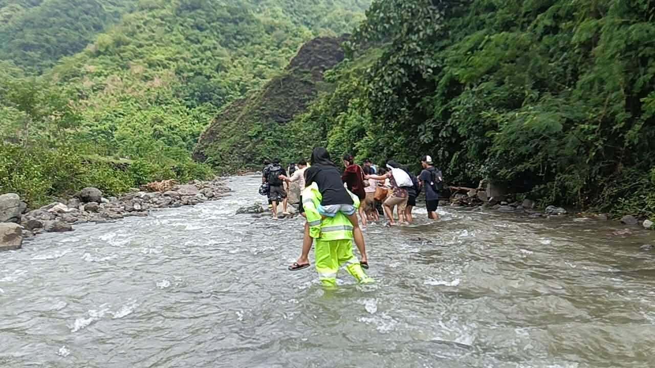 Stranded SK officials rescued from rising rivers in Ilocos Norte