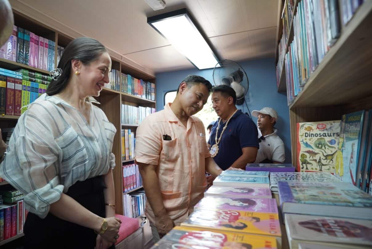 Ormoc brings reading to communities with traveling library
