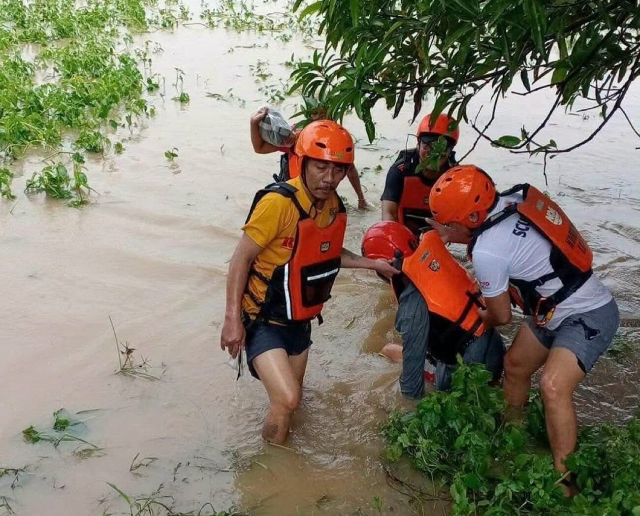 Flood displaces 233 families in Lian, Batangas