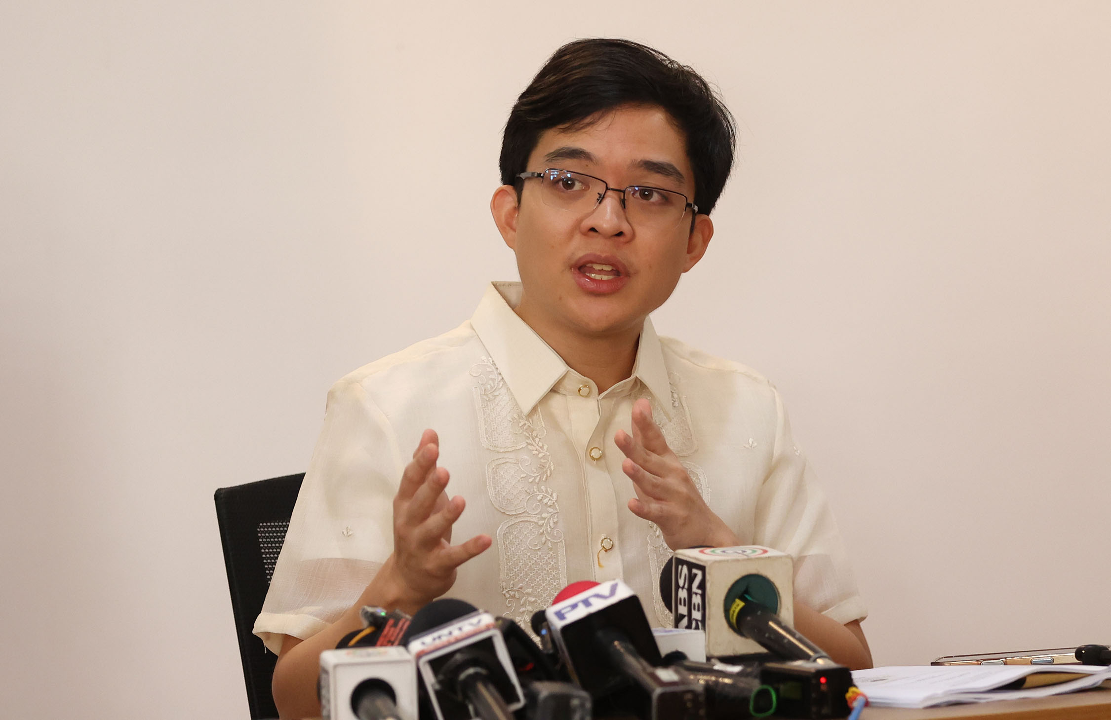 Leviste: Congress separate from executive, should pass tax cuts