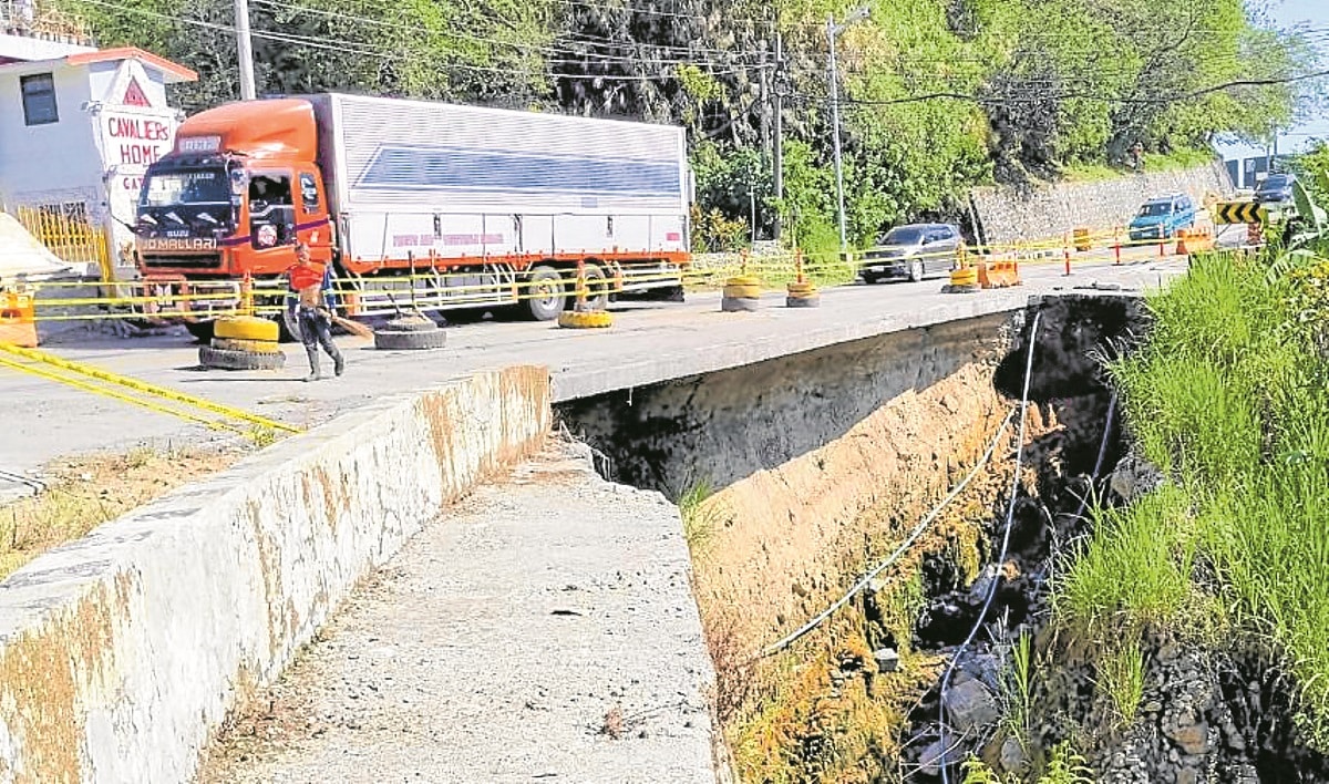 Dizon slams fund delays, orders quick repair of Benguet roads