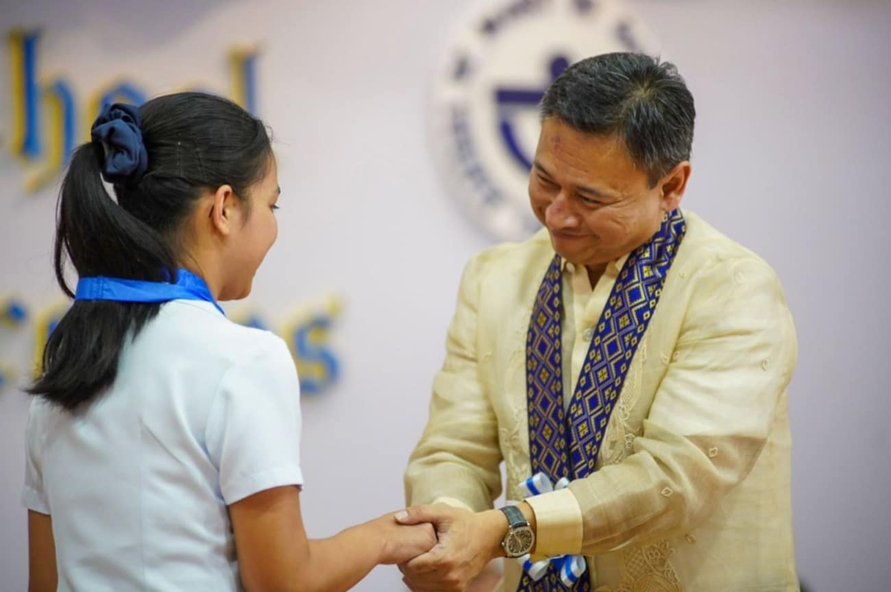 Angara to JHS, SHS learners: Build gov’t careers via civil service exams