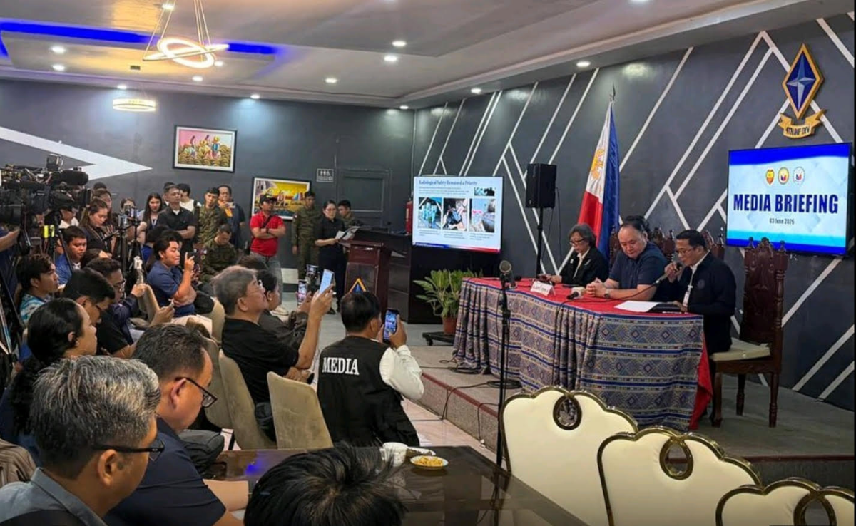 Gibo Teodoro honors 10 Army troopers in Cagayan de Oro