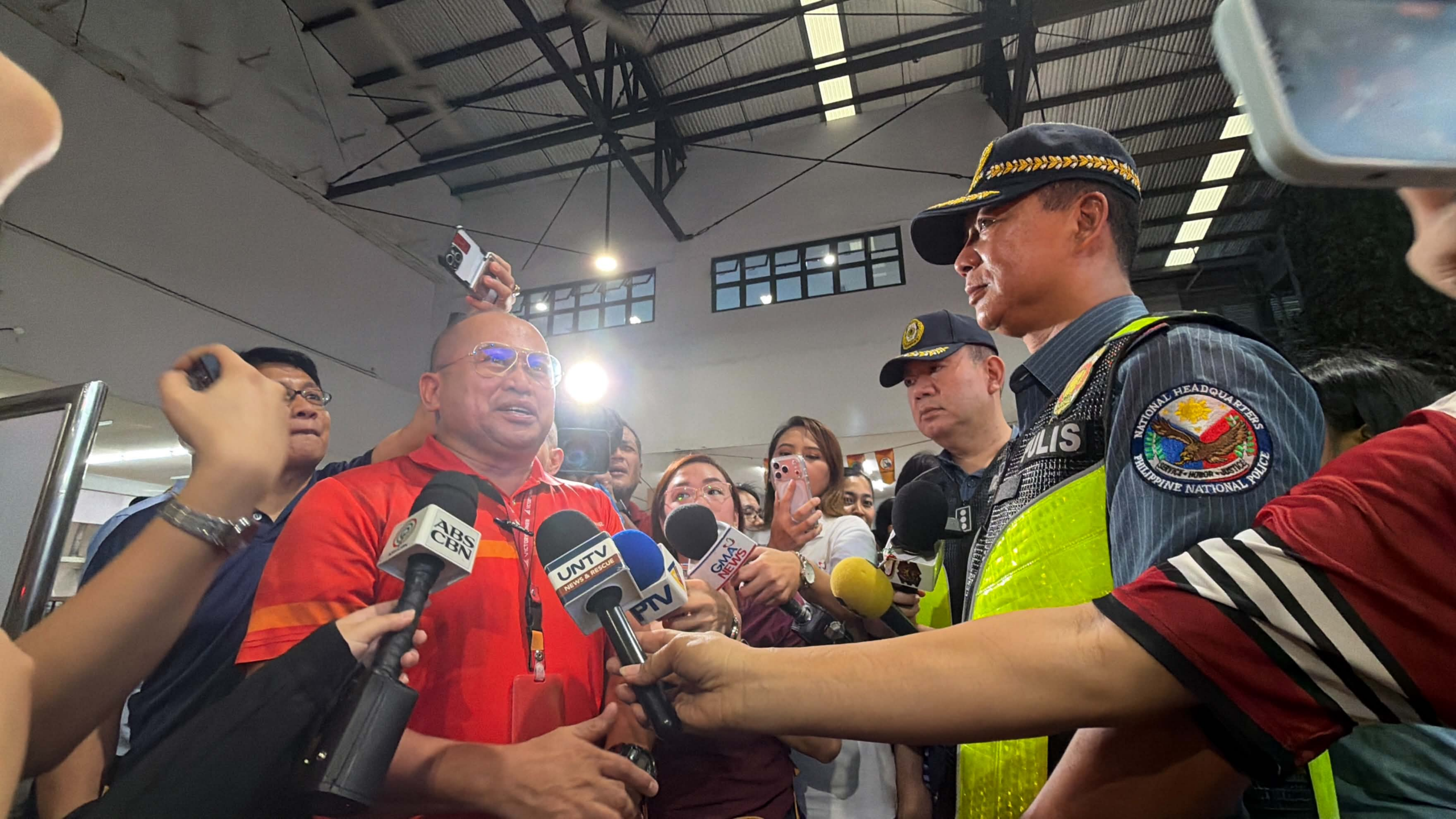 PNP chief inspects transpo terminals, major cemetery ahead of Undas