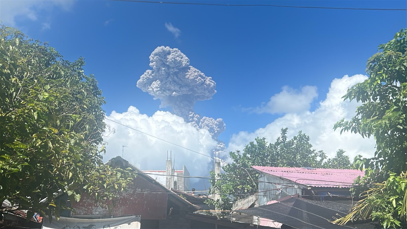 BREAKING: Mayon Volcano erupts — Phivolcs