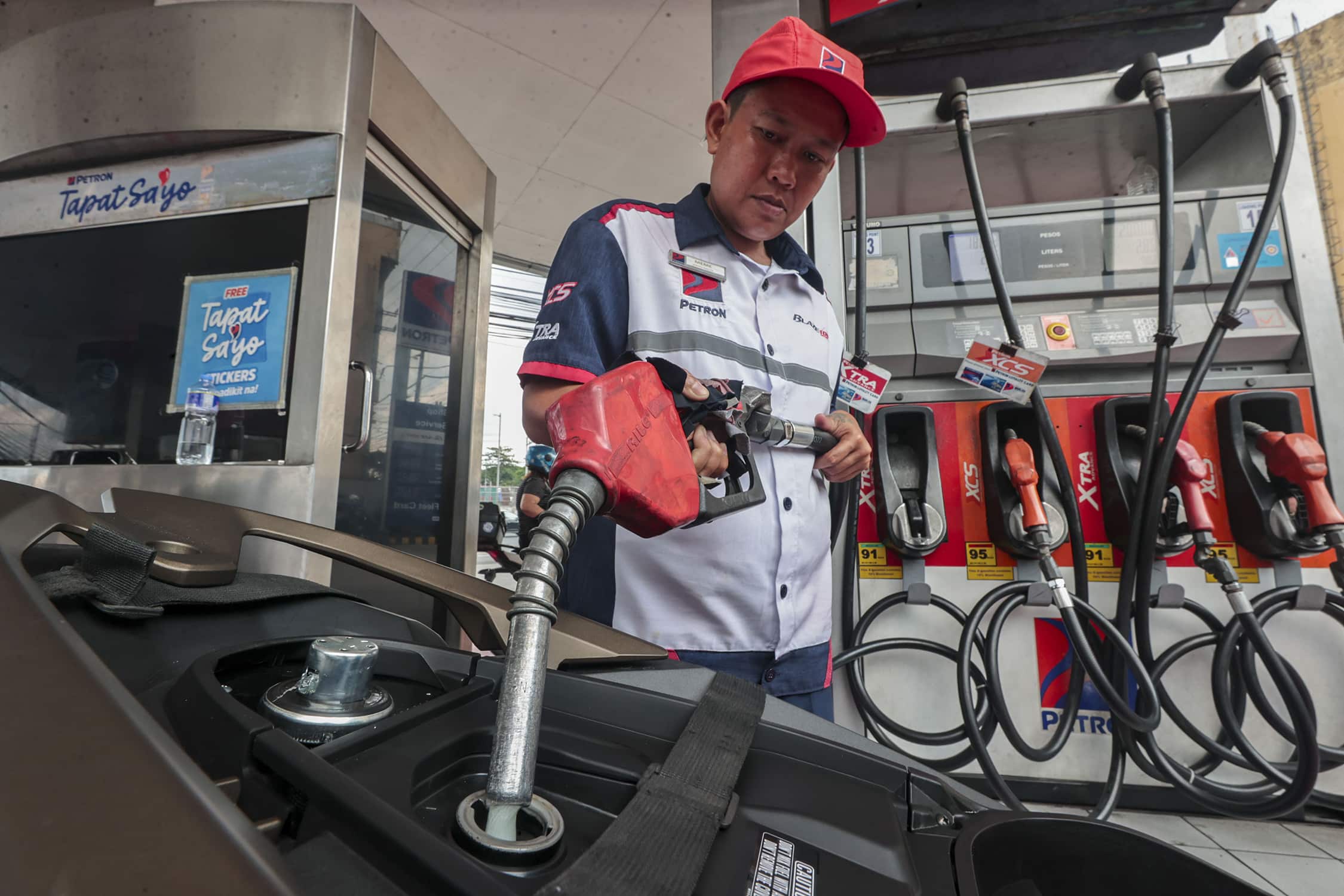 Fuel discount for PUVs raised to P12 per liter