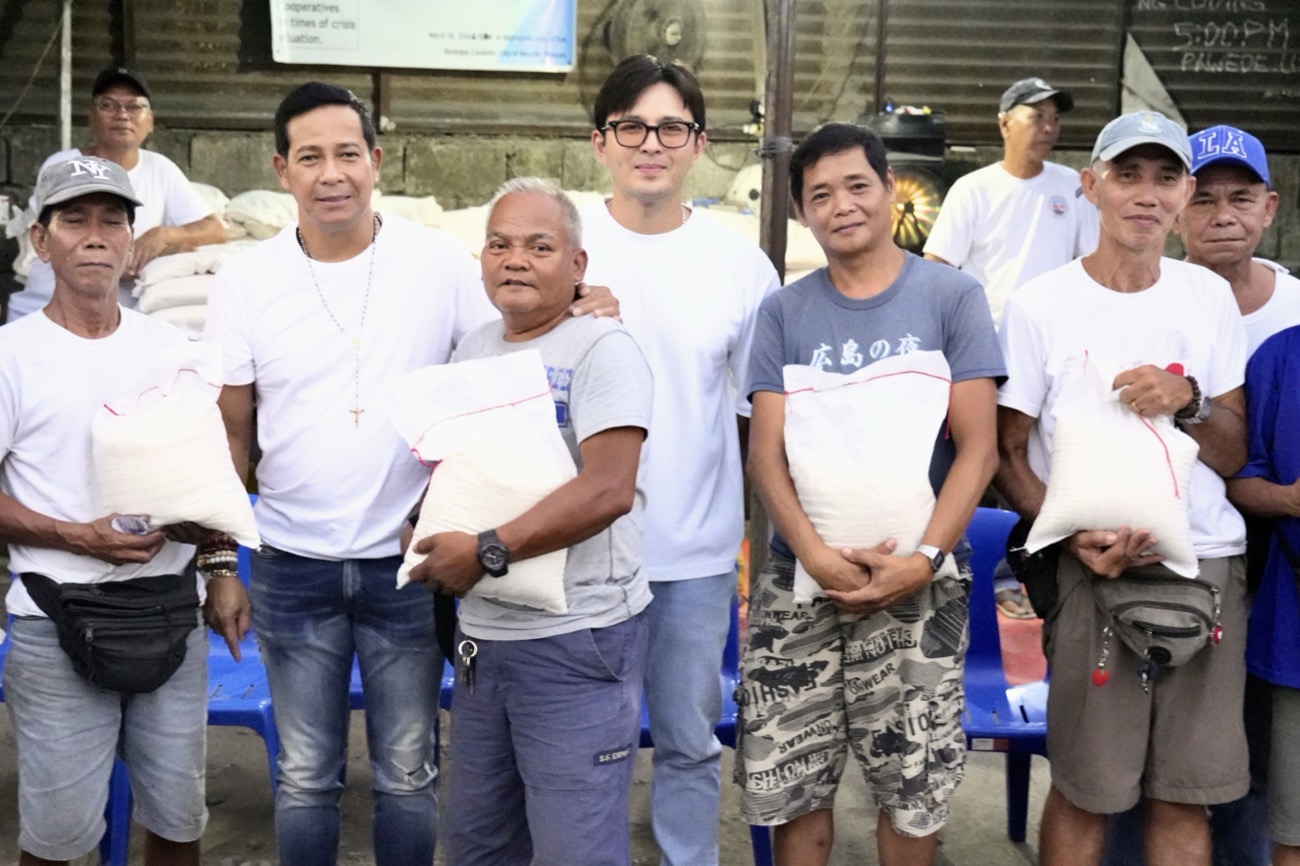 Bulacan jeepney drivers get rice, cash subsidy