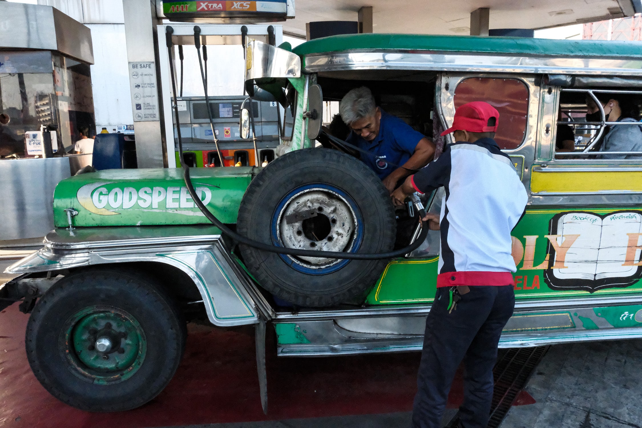 Marcos announces fuel price cuts, asks oil firms to comply promptly