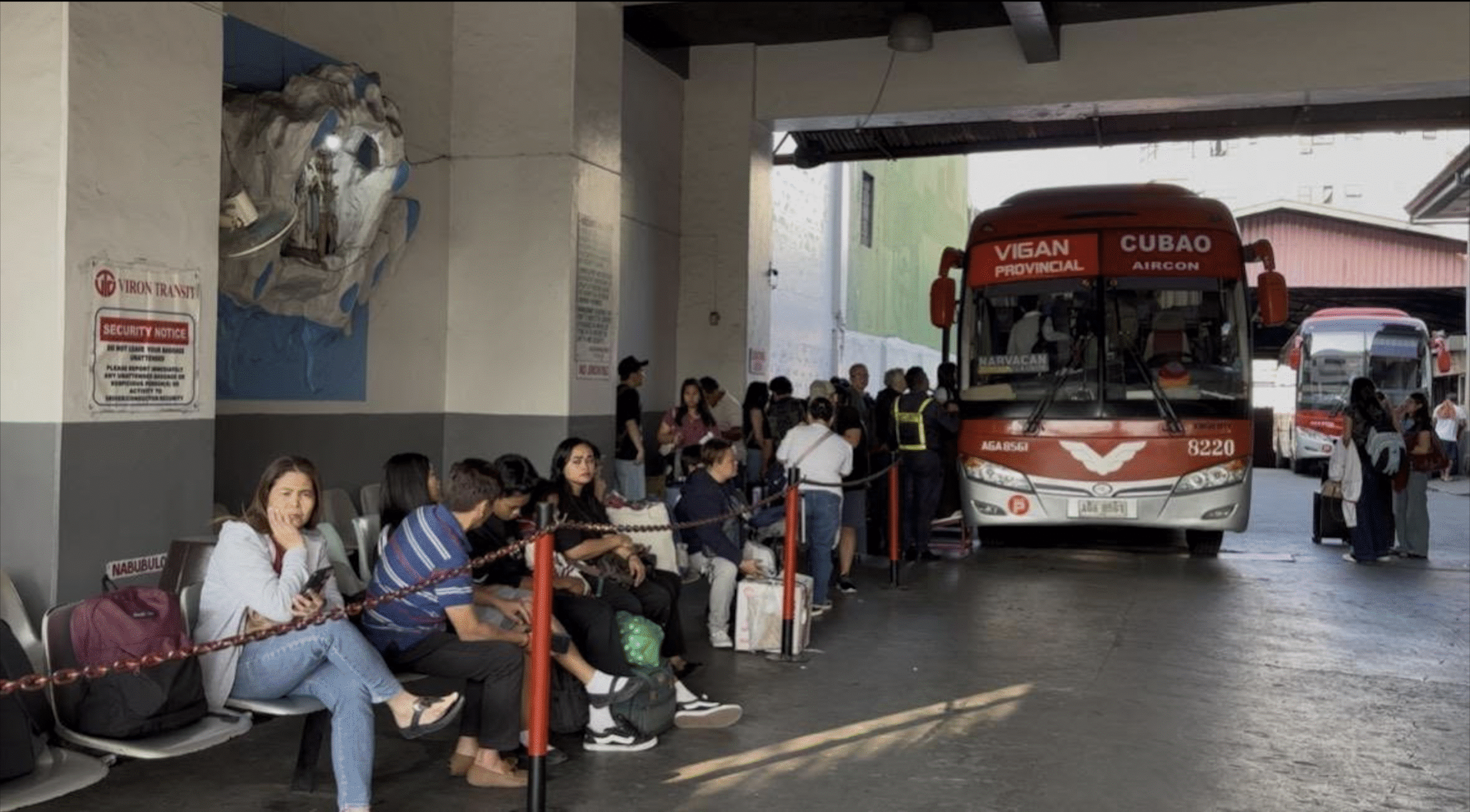 LOOK: Volume of passengers builds up in Cubao bus stations on Holy Tuesday