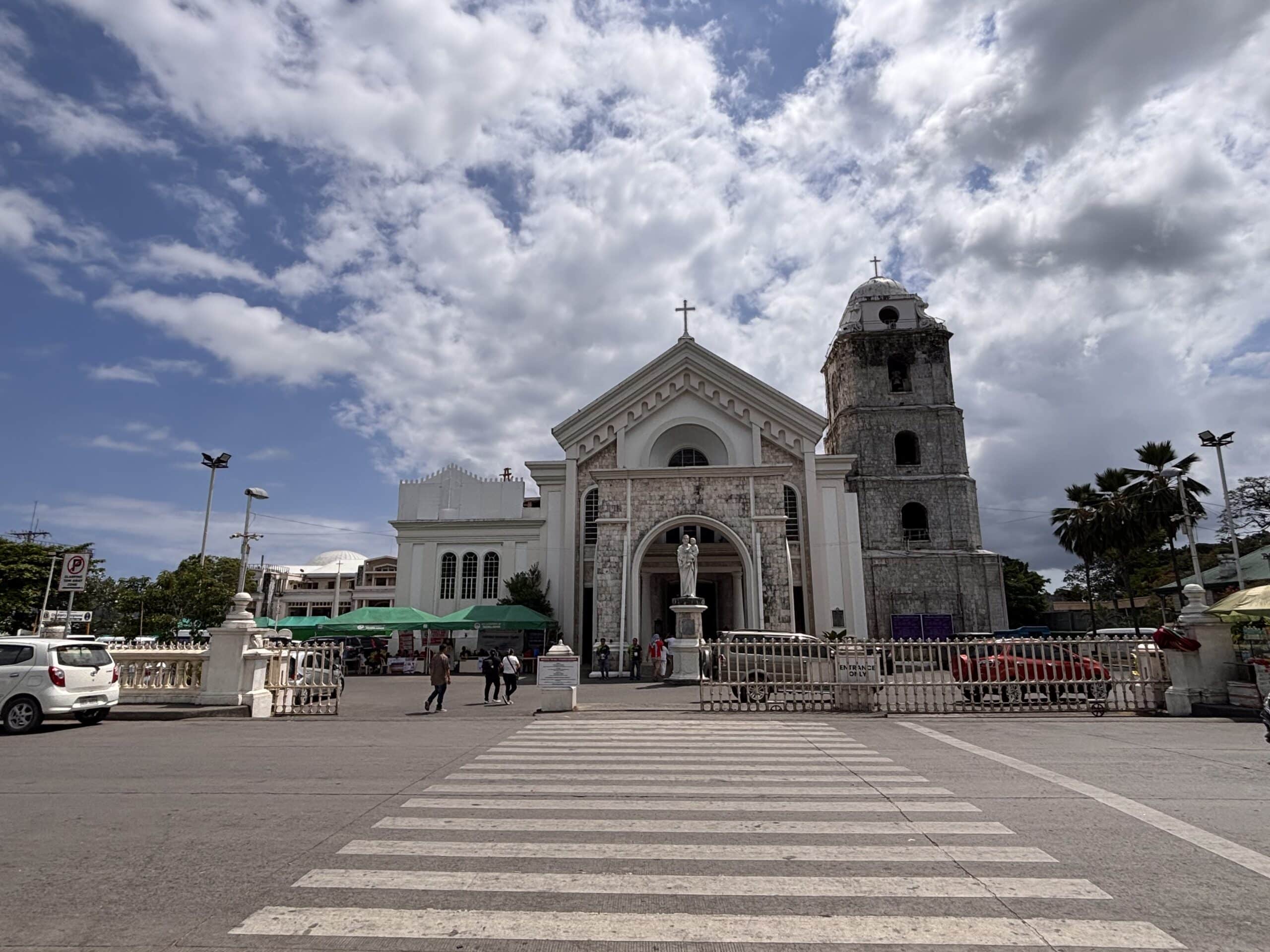 Bohol pilgrims mark Holy Week with Visita Iglesia