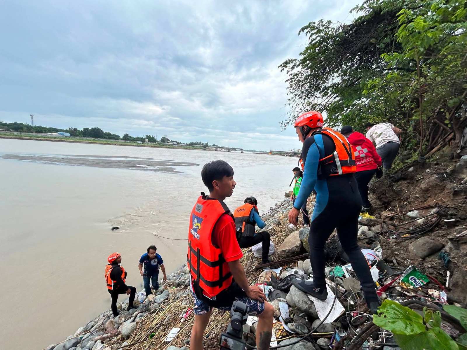 Tire in river leads to SUV that plunged off Tarlac bridge