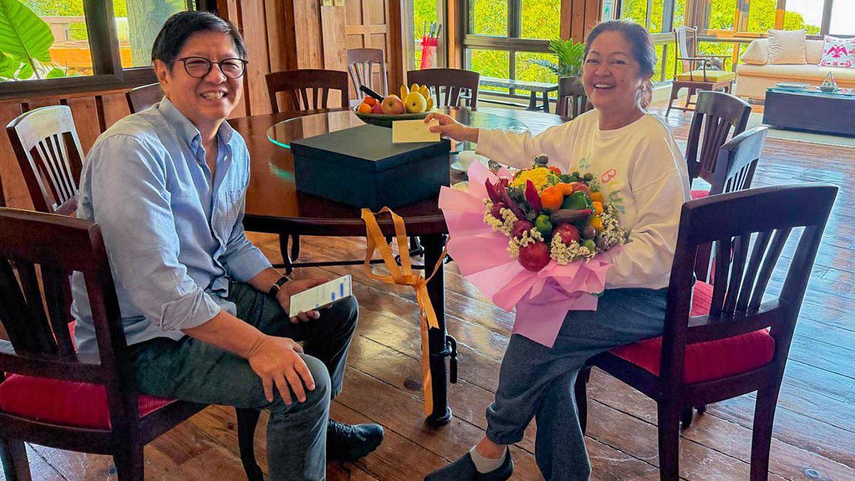 LOOK: First Lady Liza Marcos’ wedding anniversary vegetable bouquet