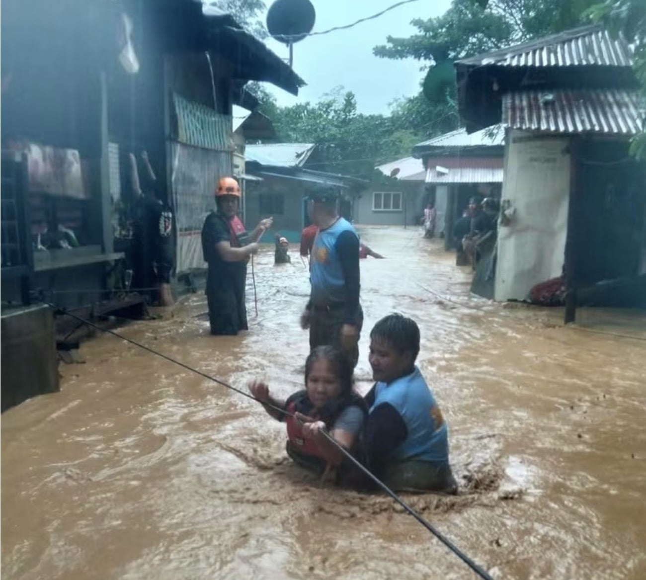 Over 700 residents flee homes as floods hit Cabangan, Zambales