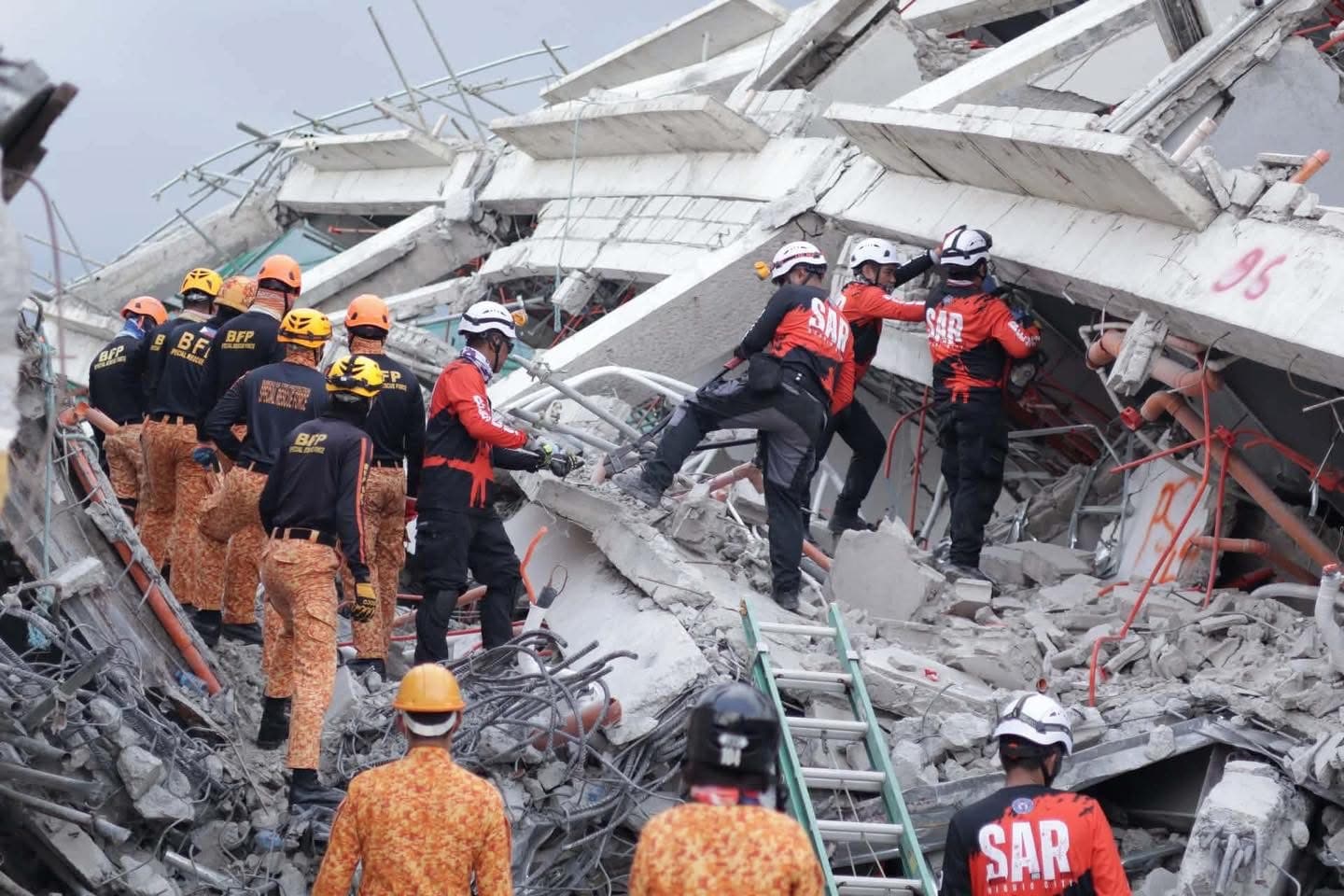 Hopes rise after radar detects movements under Angeles collapse site