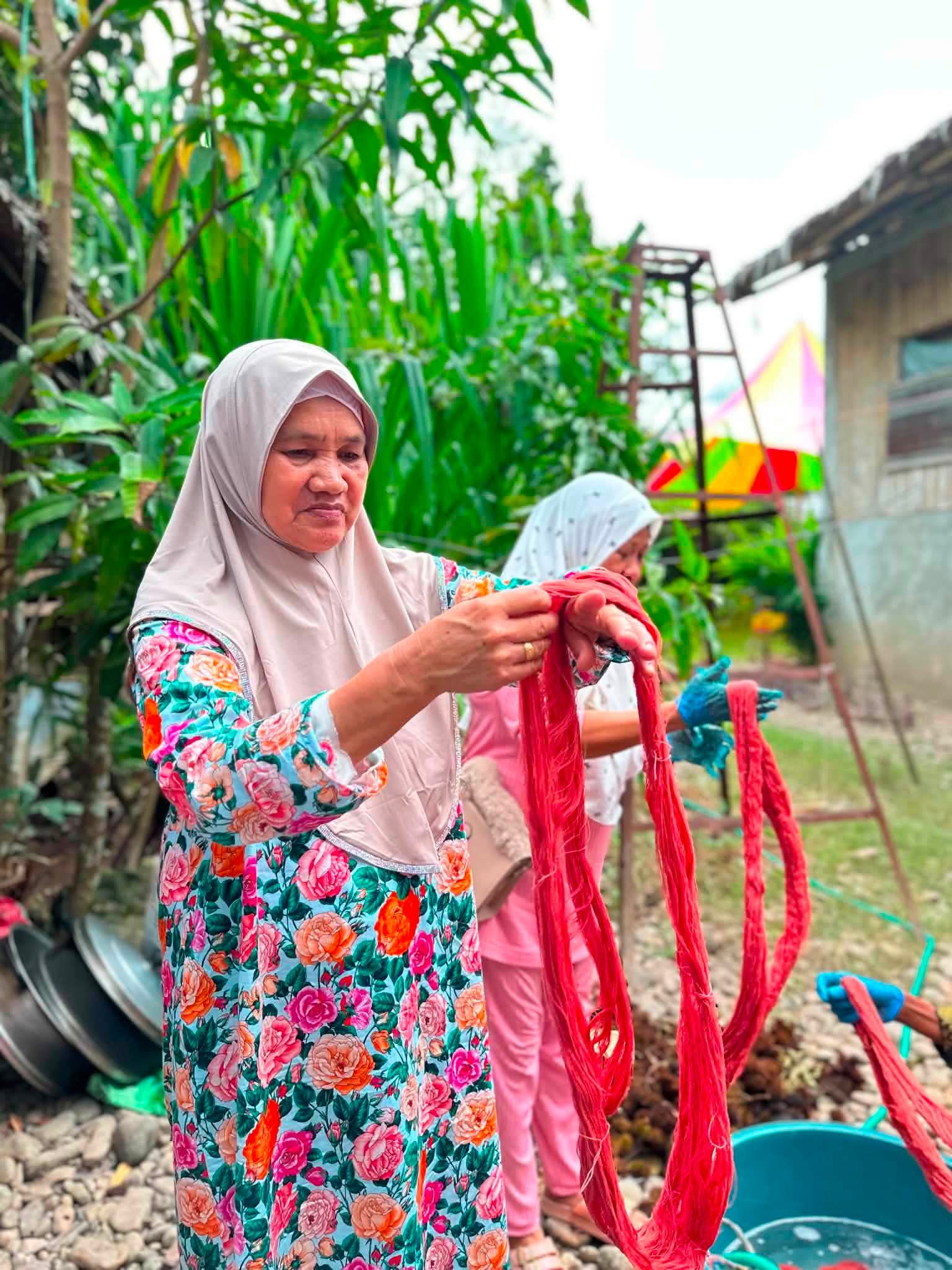 Kumalarang weaves path to become Zamboanga’s ‘natural dyeing hub’