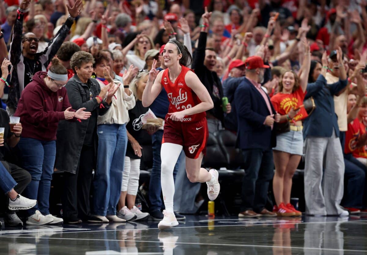 Caitlin Clark WNBA Indiana Fever vs Connecticut Sun