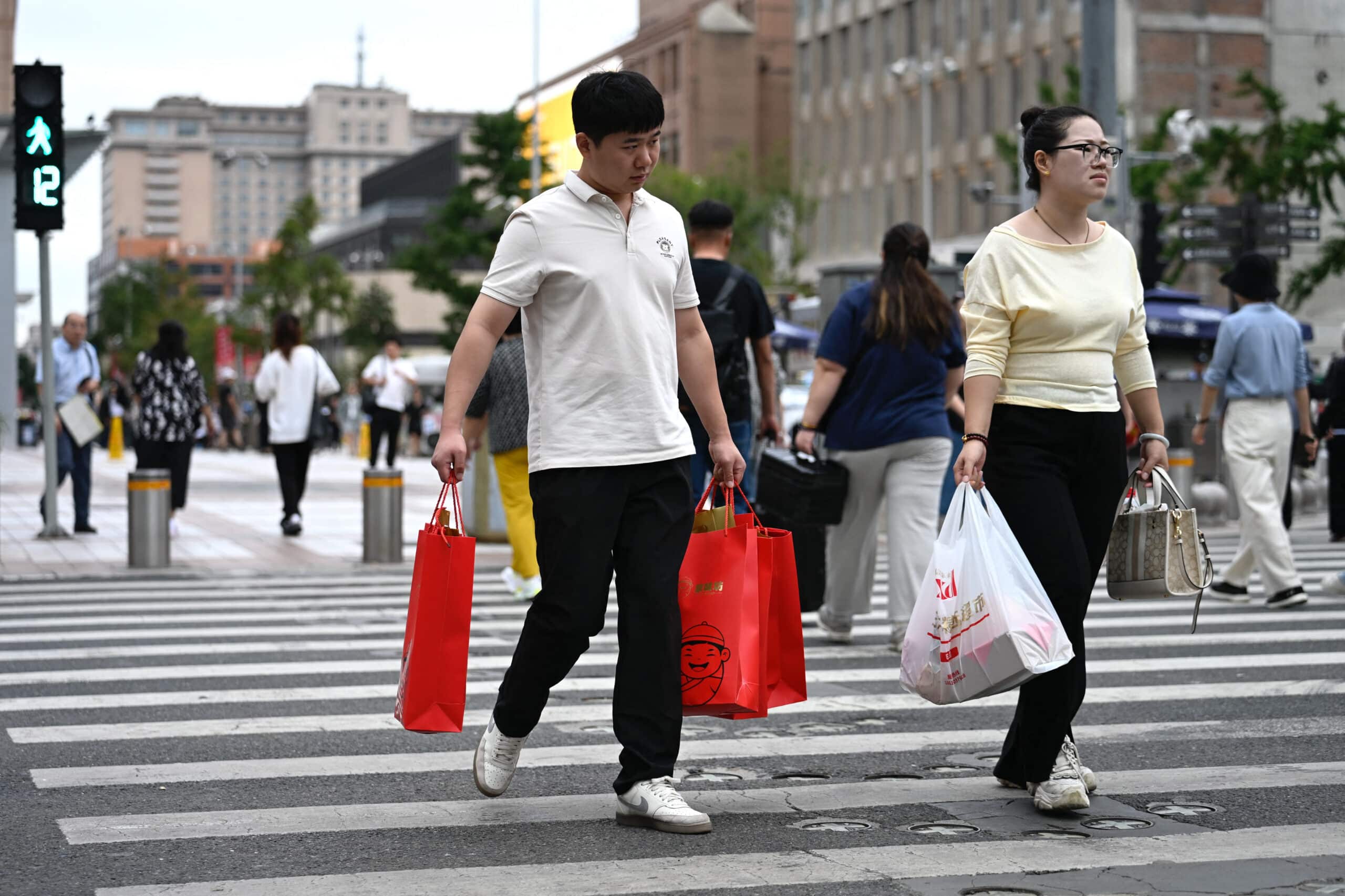 China economy beats forecasts, but war darkens outlook