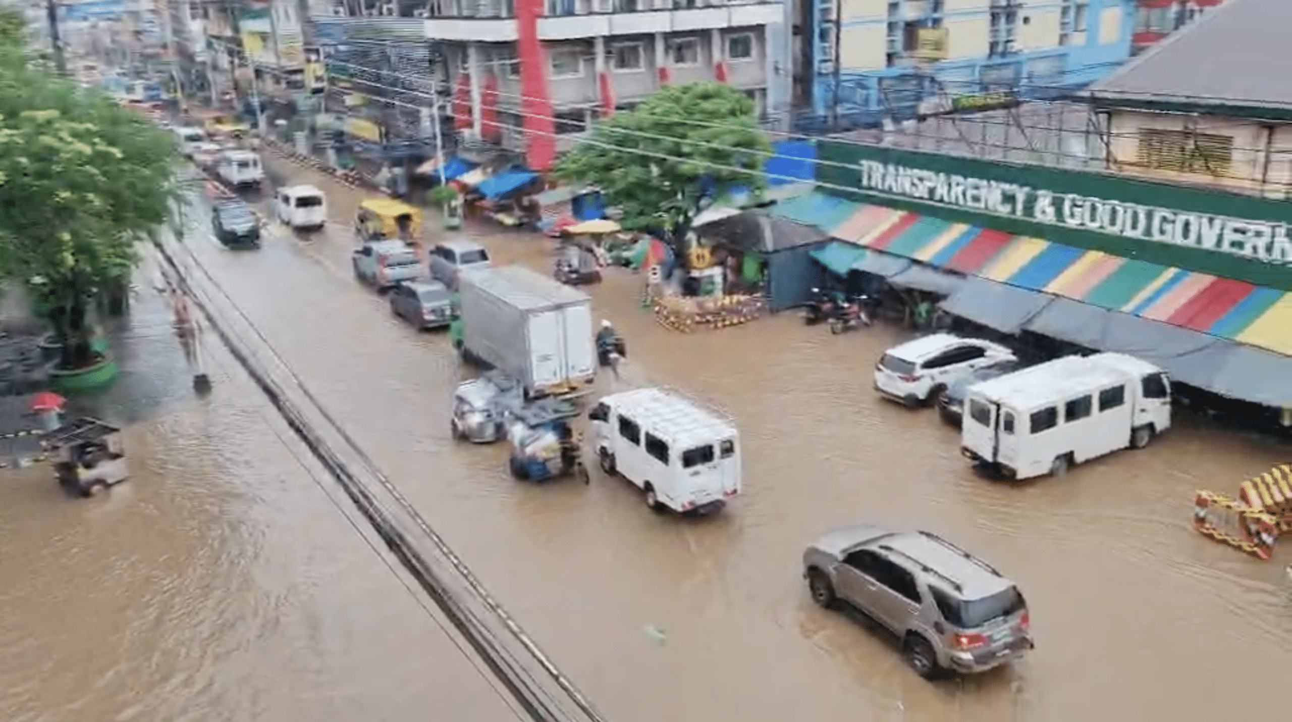 Floods hit Olongapo City as water beneath some bridges hit critical mark