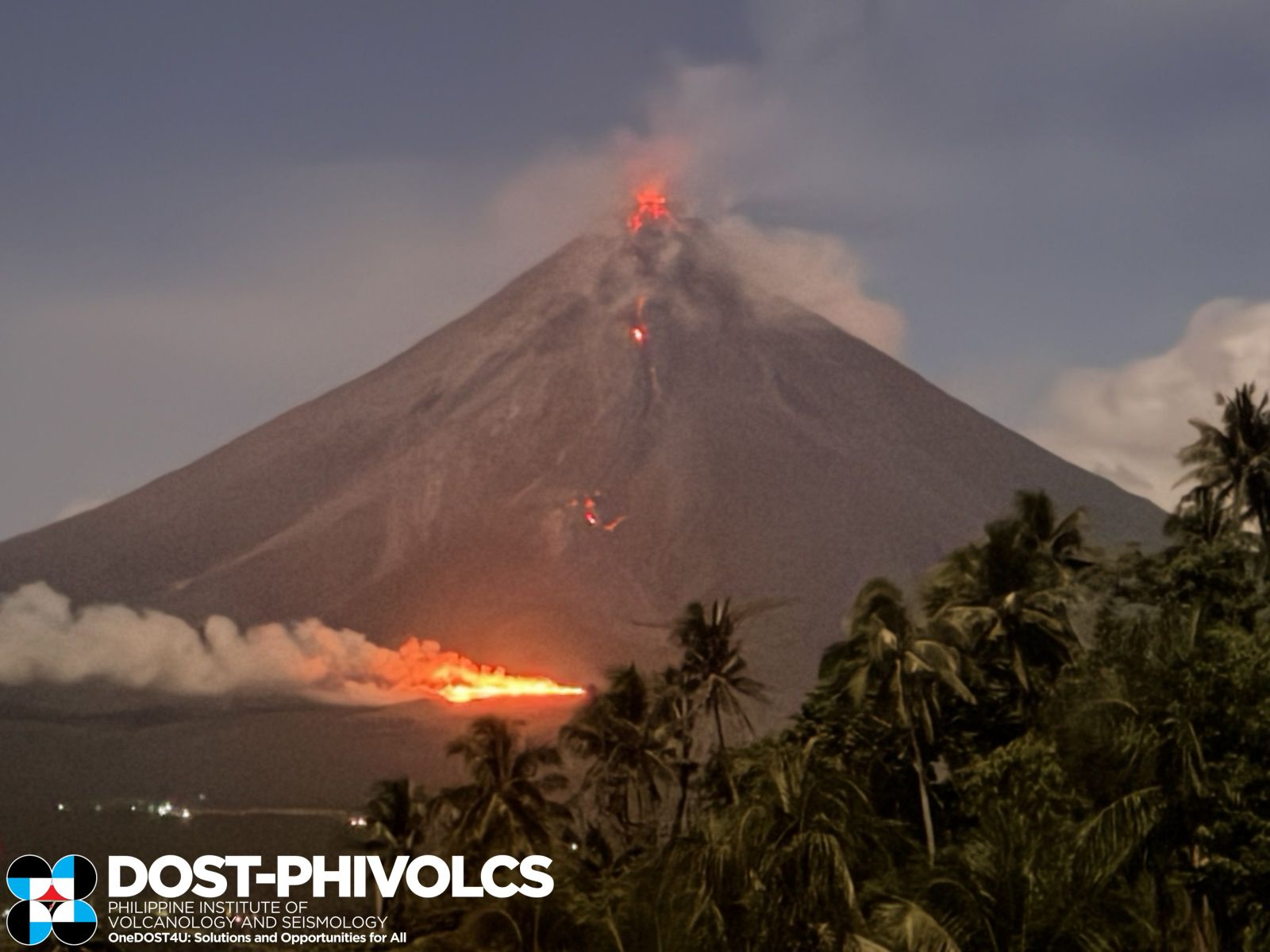 Phivolcs: Mayon Volcano rockfall triggers overnight bushfire