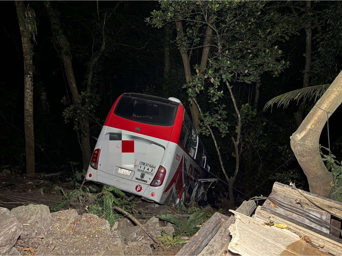 2 dead, 35 hurt as passenger bus falls into ravine in Quezon