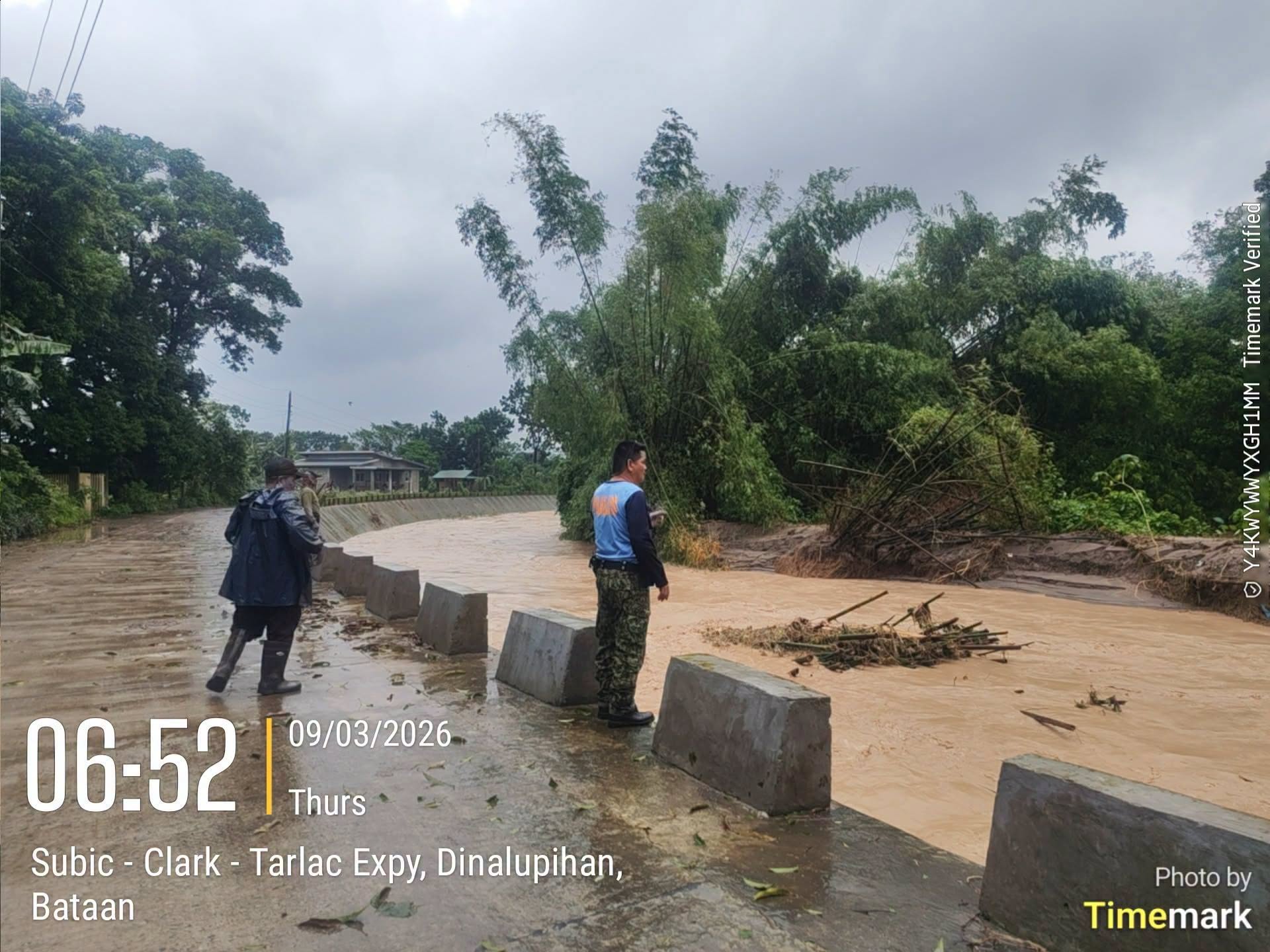 Logs, debris clog waterways in flood-hit Bataan village