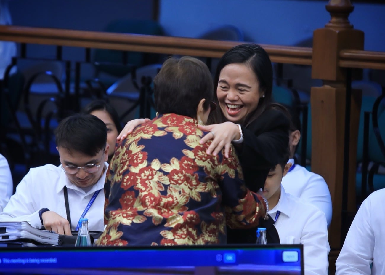 WATCH: Kapunan, Ferrer greet each other with a hug