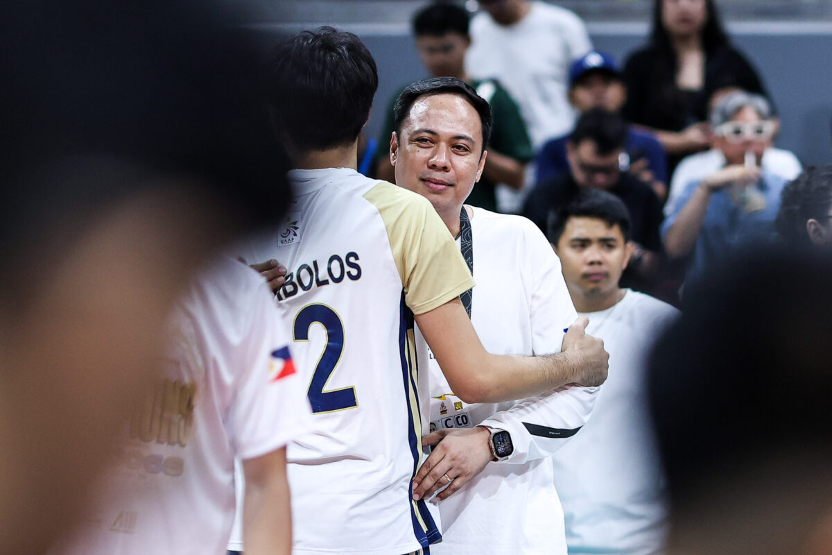 NU Bulldogs coach Dante Alinsunurin