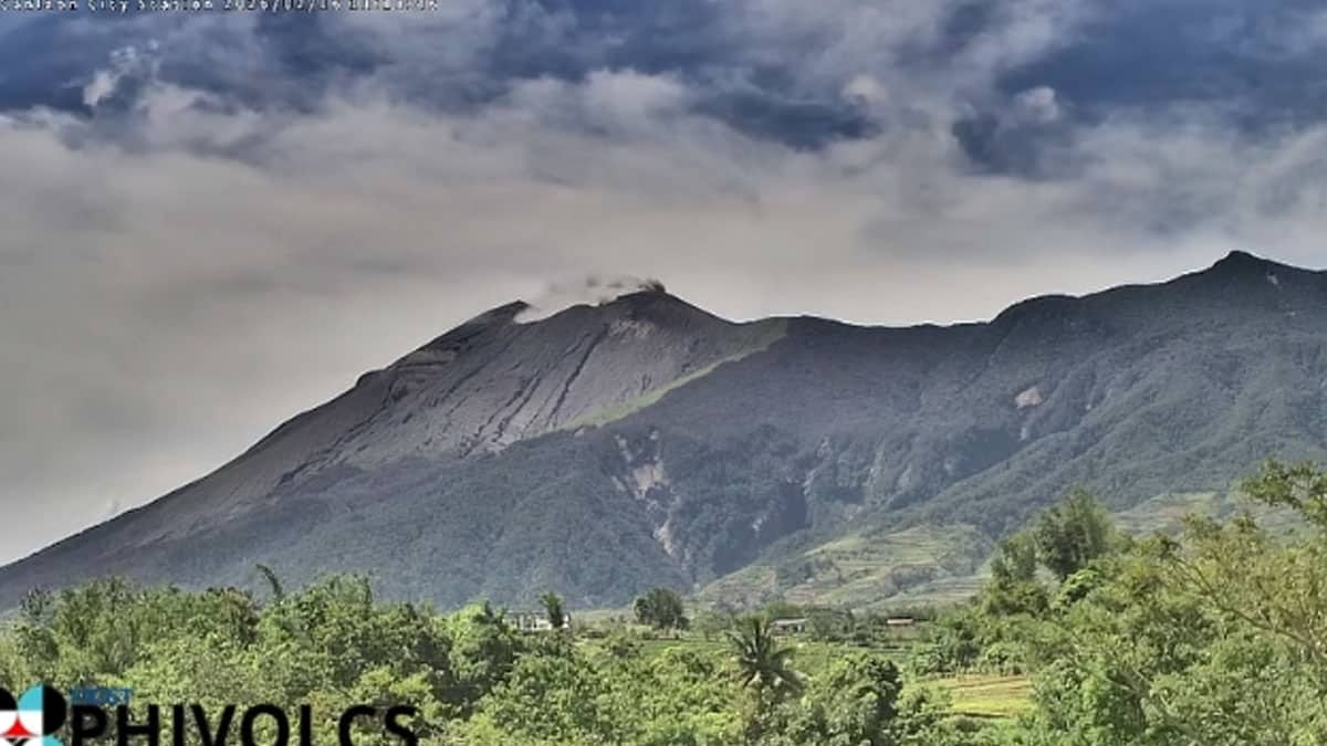Kanlaon Volcano spews ash four times on Easter Sunday — Phivolcs