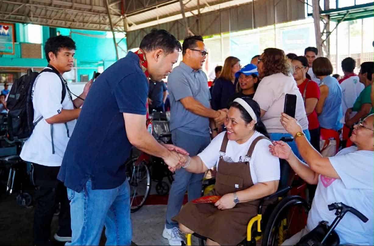 Sen. Mark Villar pushes tax credits for businesses granting senior, PWD discounts
